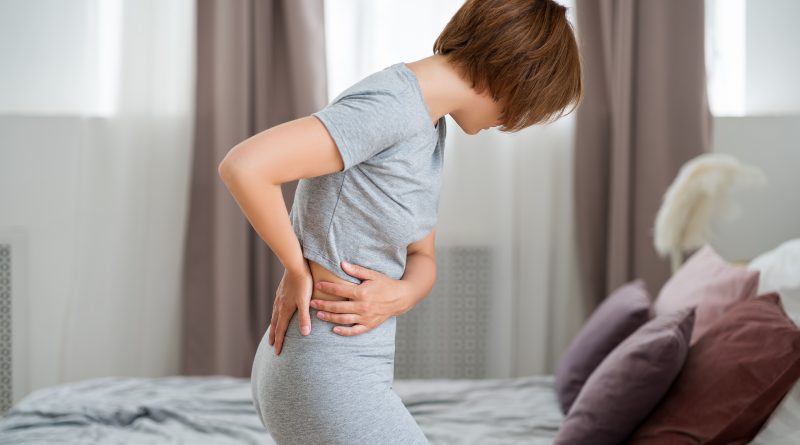 Чому перед місячними болить поперек