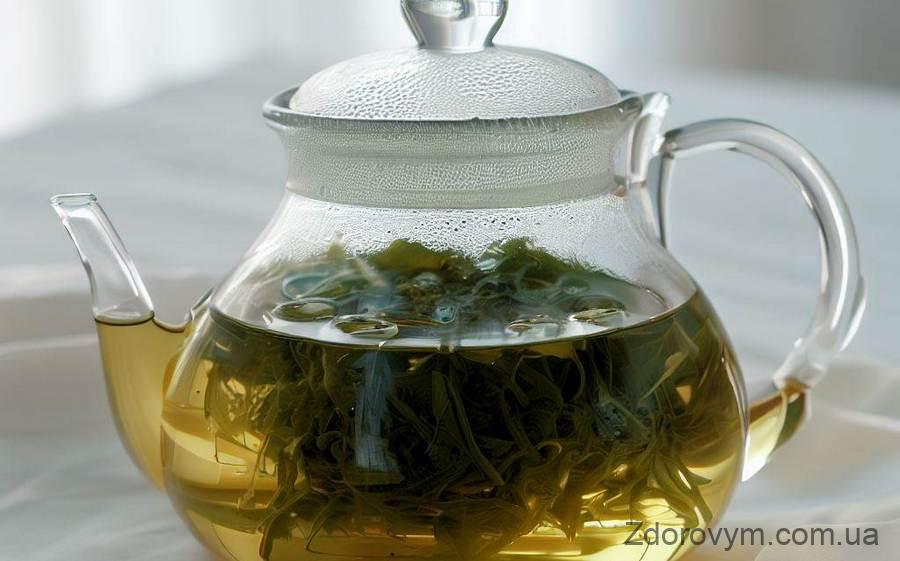Зелений чай в чайнику